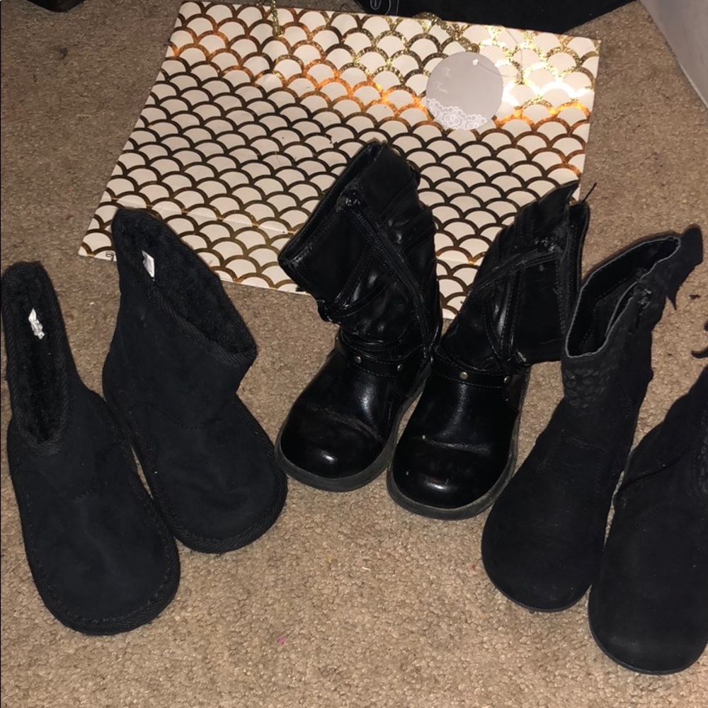 Girls boots. Black. Three pairs.